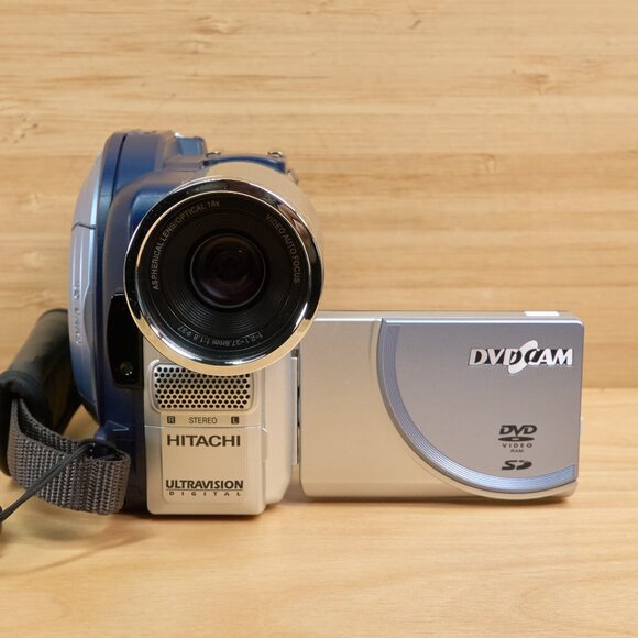 Hitachi DZ-MV505A DVD Handycam Camcorder, 18x Optical Zoom, Made in Japan - Picture 3 of 9